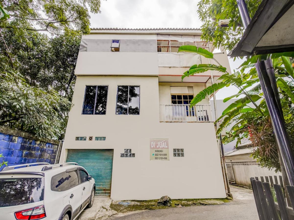 Hotel SPOT ON 91186 Losmen Yanti Bandung Exterior foto