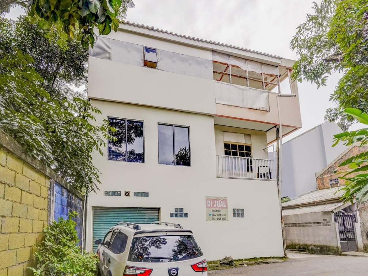 Hotel SPOT ON 91186 Losmen Yanti Bandung Exterior foto