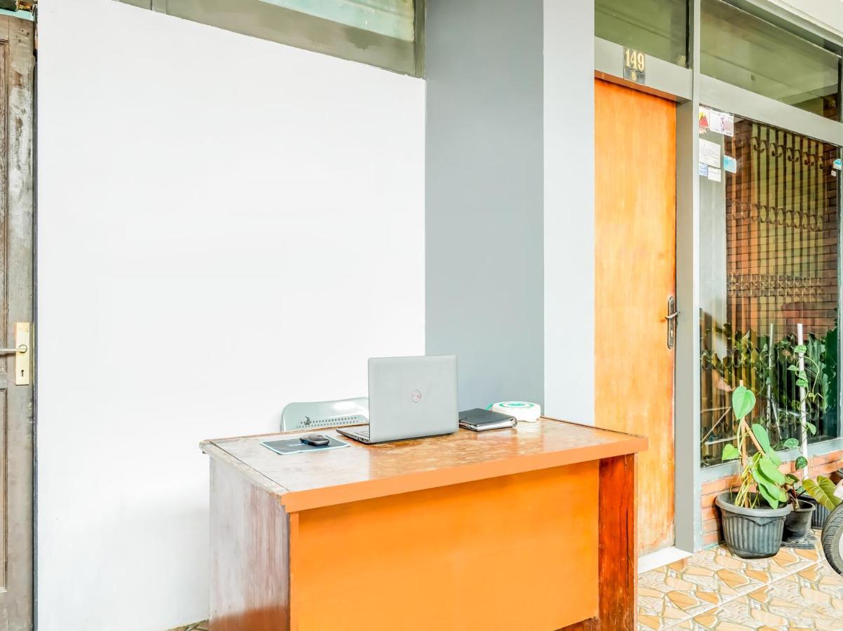 Hotel SPOT ON 91186 Losmen Yanti Bandung Exterior foto