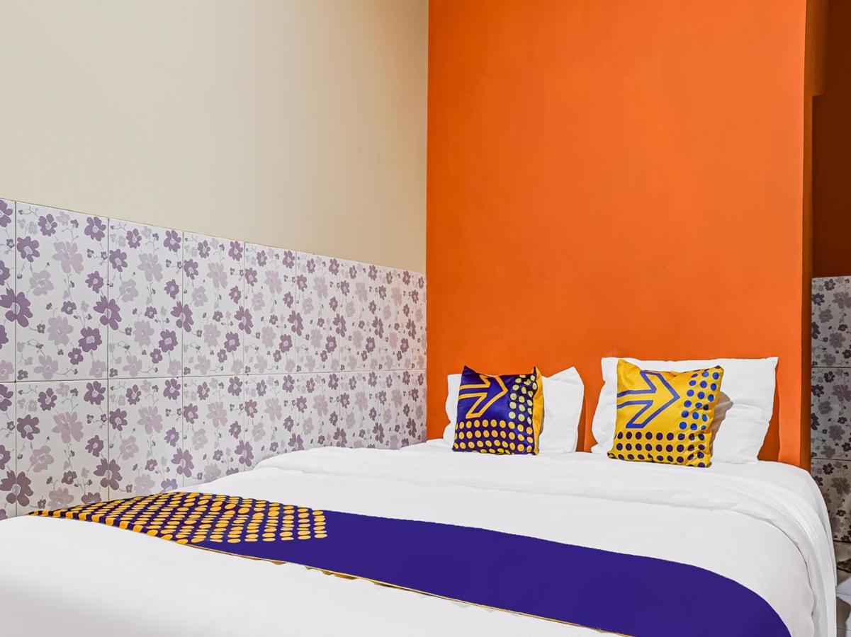 Hotel SPOT ON 91186 Losmen Yanti Bandung Exterior foto
