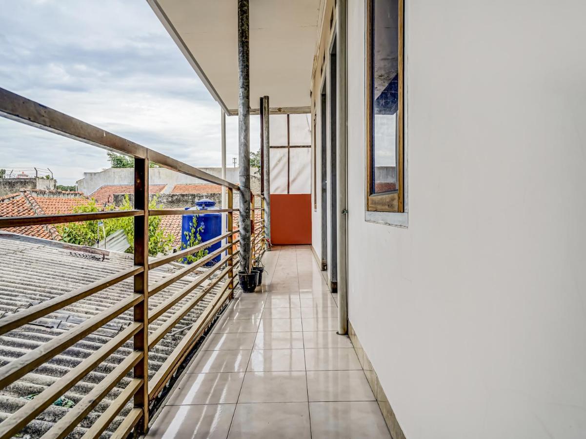 Hotel SPOT ON 91186 Losmen Yanti Bandung Exterior foto