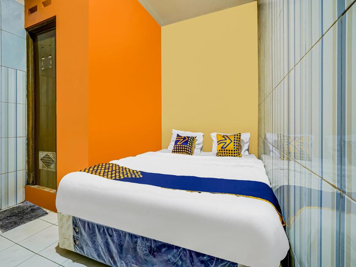 Hotel SPOT ON 91186 Losmen Yanti Bandung Exterior foto
