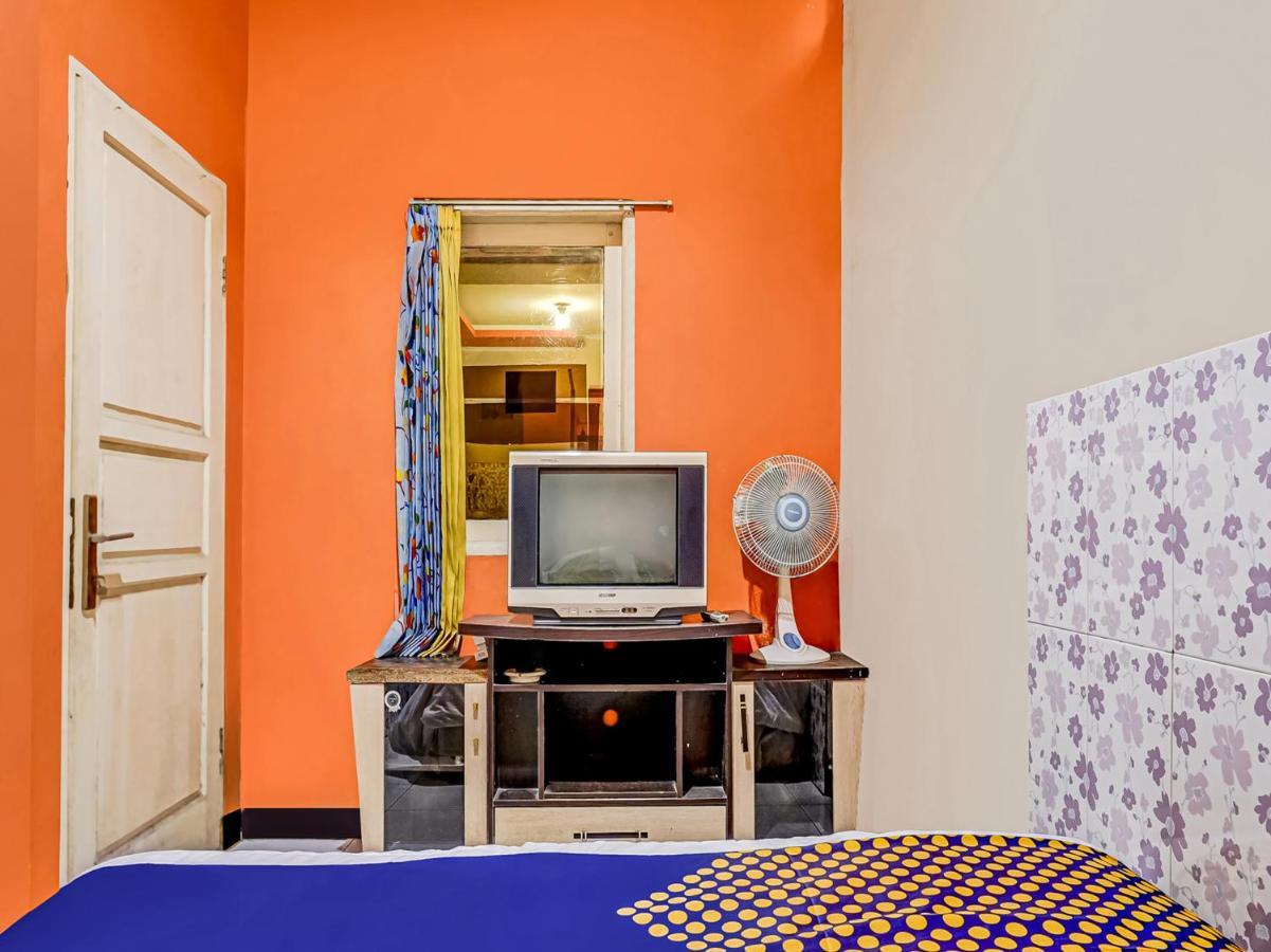 Hotel SPOT ON 91186 Losmen Yanti Bandung Exterior foto